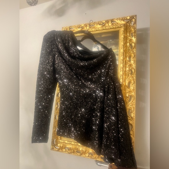 Rebecca Vallance
Mica Sequin One-Shoulder Top - Picture 6 of 7